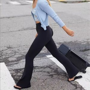 Aerie OFFLINE Crossover Flare Leggings in Black
